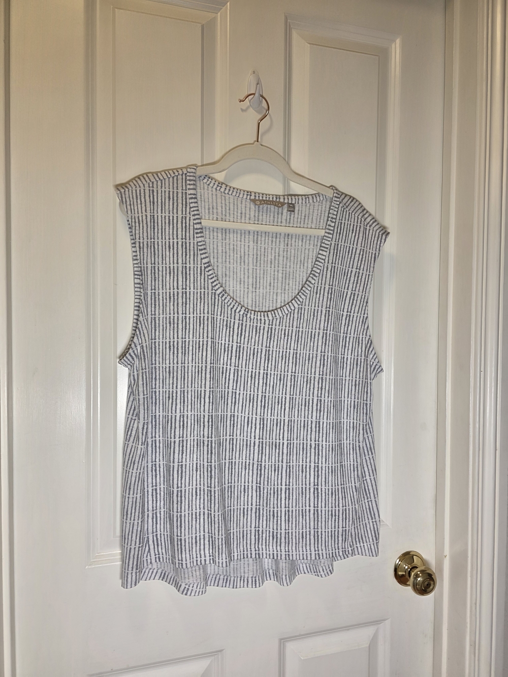 Athleta White and Gray Textured Stripe Scoop Neck Tank